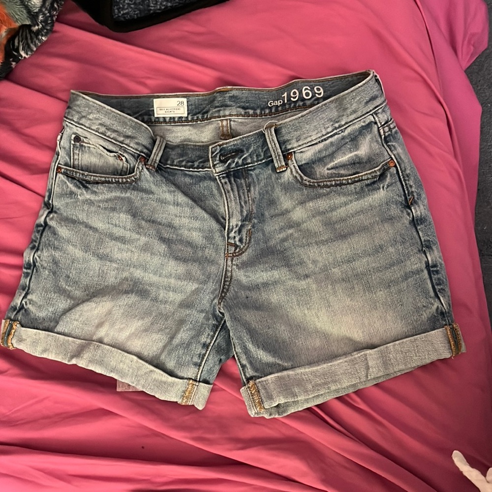 Gap 1969 Boyfriend shorts.Super sexy and cute soft Denim Jean short.Lot#004